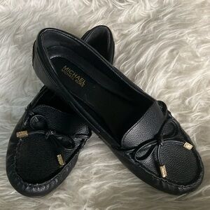 Michael Kors Daisy style black luggage leather Moc flats. size 6.5. NEW